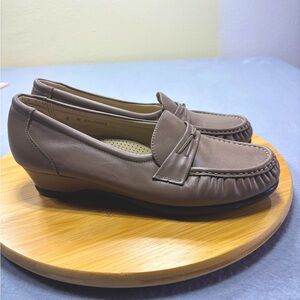 SAS Easier Mocha 8 M Women's Leather Tripad Wedge Heel Comfort Loafers USA